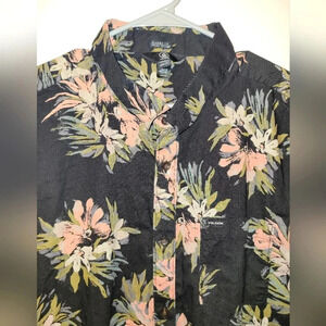 Volcom button up mens medium floral shirt with chest pocket short sleeve black